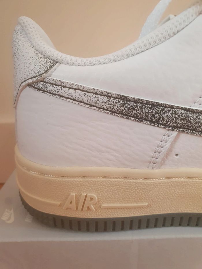 Nike Air Force 1 "50 Years of Hip-Hop"(36.5) - photo numéro 4