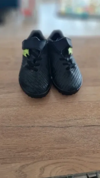 Chaussures de football quasi neufs