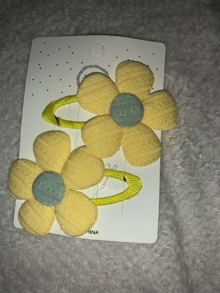 Pince fleurs jaune