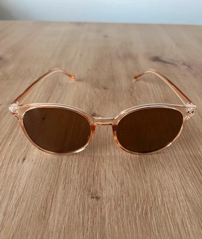 Lunettes de soleil femmes neuves - photo numéro 3