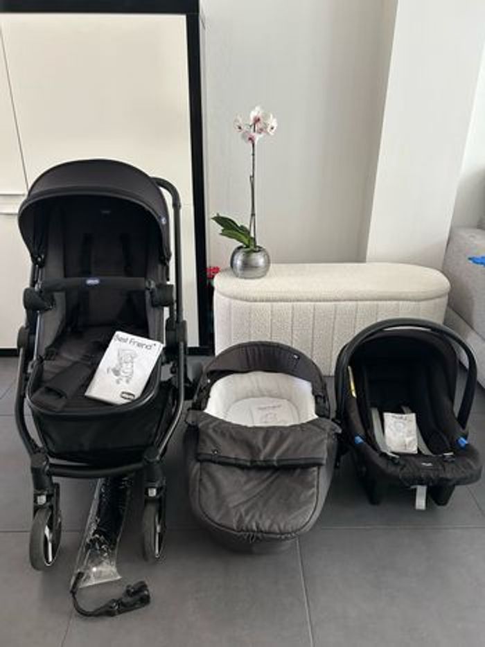 Poussette chicco trio best friend + comfort