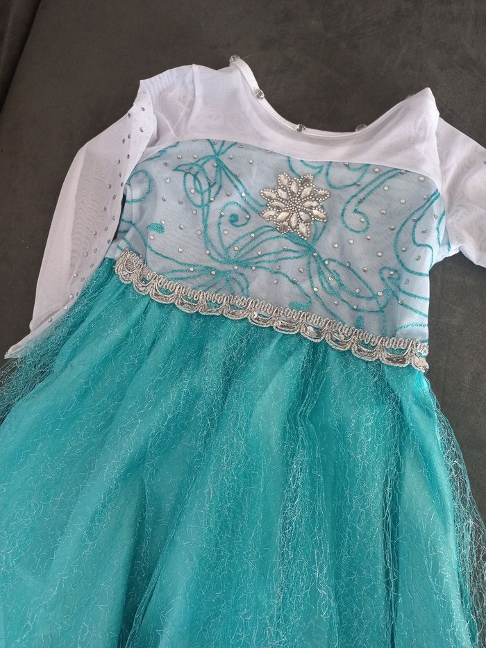 Robe déguisement elsa reine des neiges avec longue traîne 4/5 ans - photo numéro 2