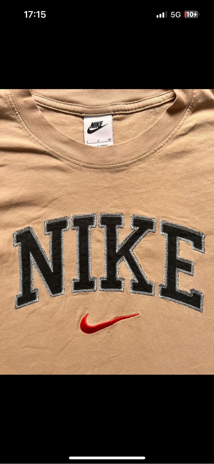 T-shirt Nike vintage beige logo brodé Swoosh rouge - photo numéro 2