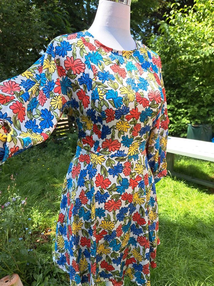 Robe colorée cintrée