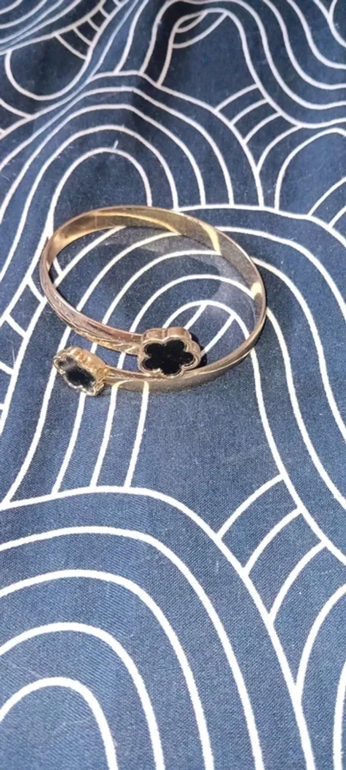 Bracelet jonc ouvert ajustable avec fleurs noires - photo numéro 2