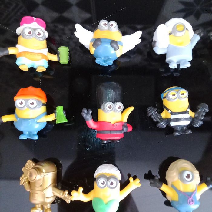 Lot de 16 figurines, personnages - Les Minions - photo numéro 2