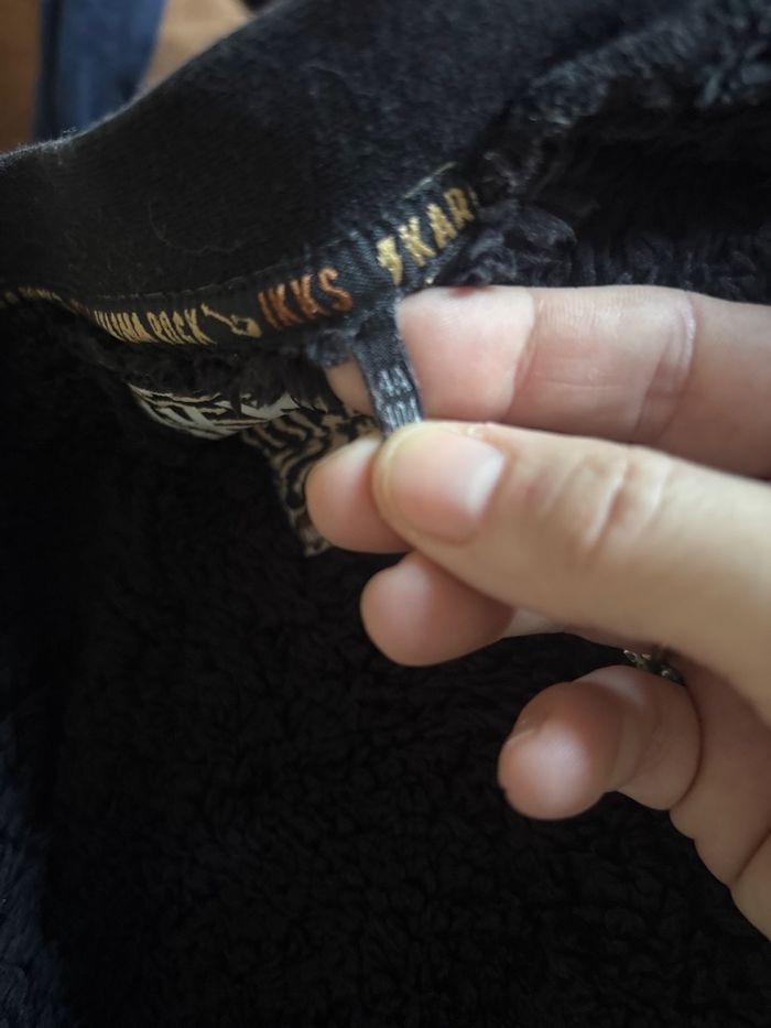 Vends gilet fourre ikks noir 4 ans très bon état - photo numéro 4