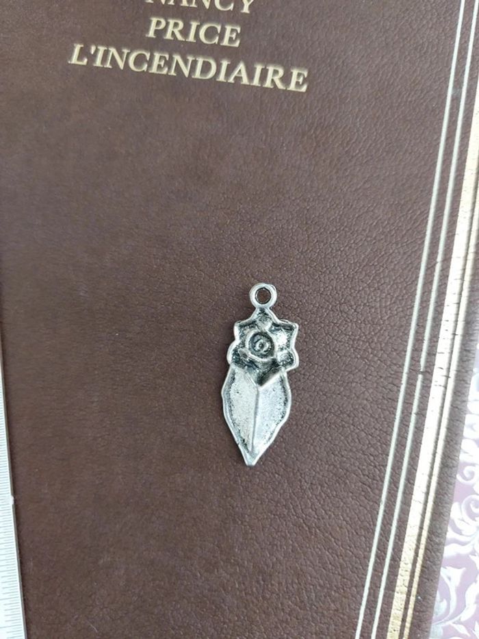 pendentif rose couleur argent - photo numéro 5