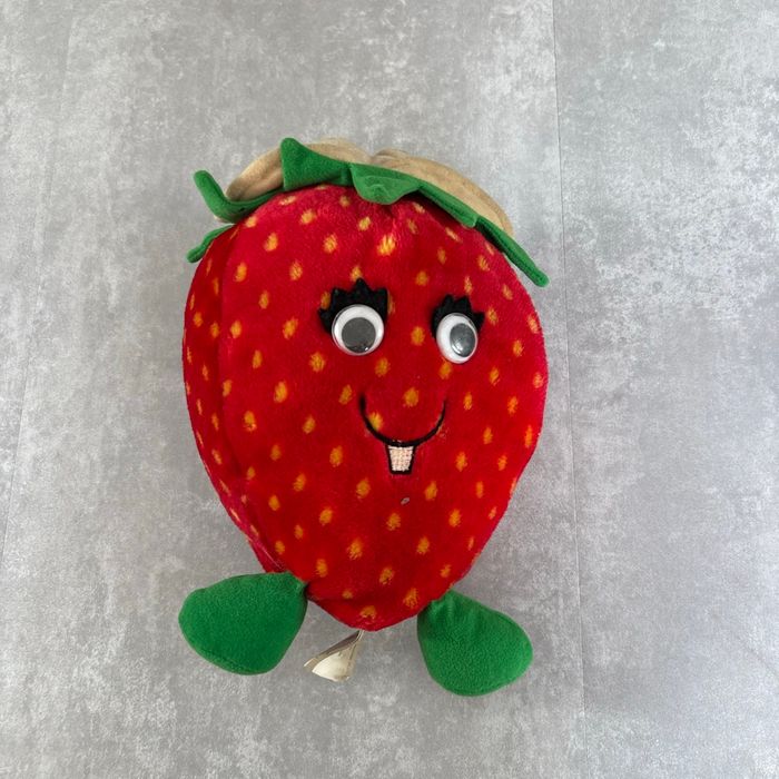 Peluche doudou fraise