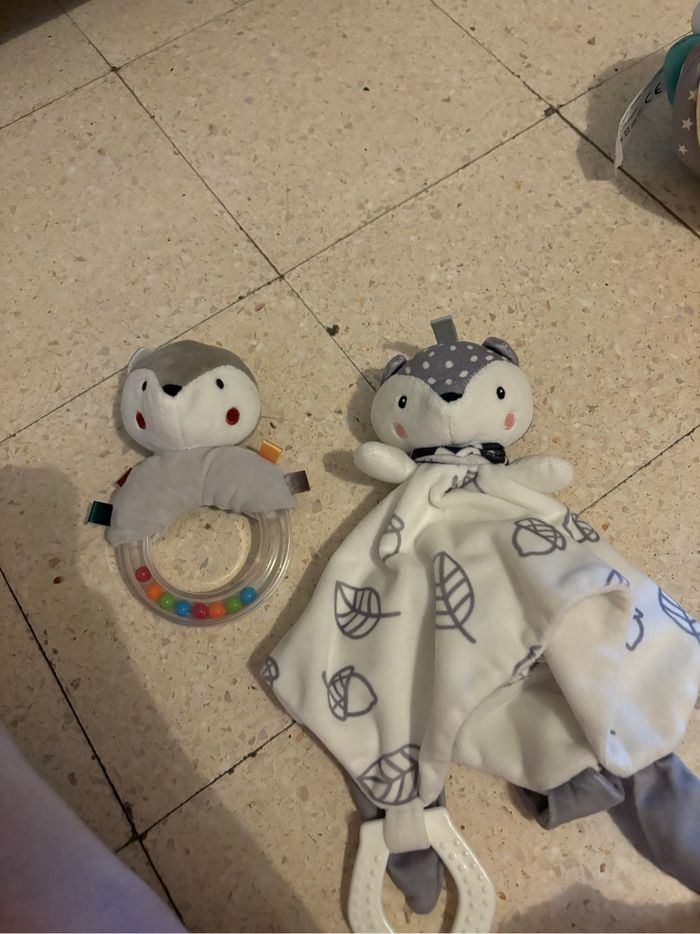 Lot doudou et hochet renard