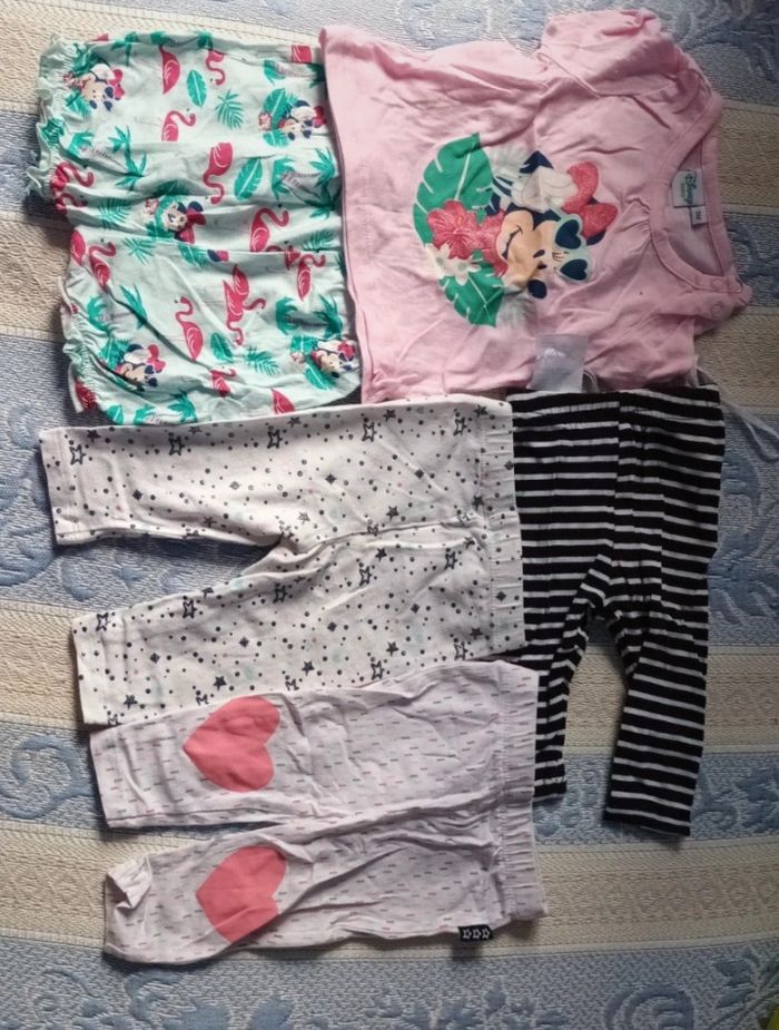 Un ensemble mimis et 3 legging