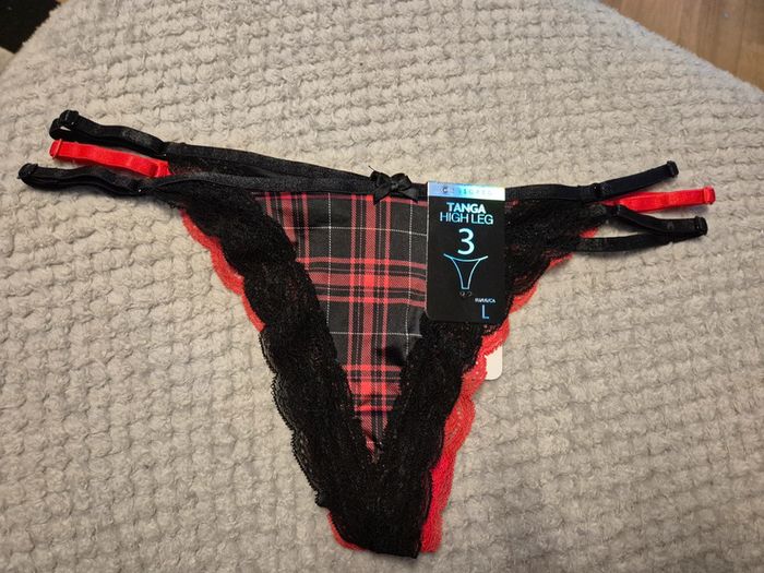 Lot de 3 tanga neufs taille L