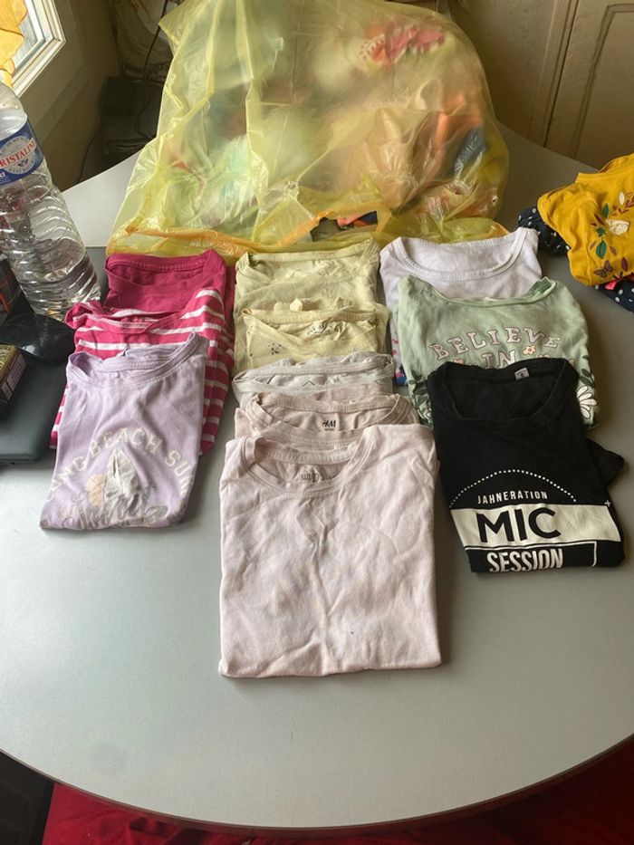 Lots 11 teeshirt taille 8 ans