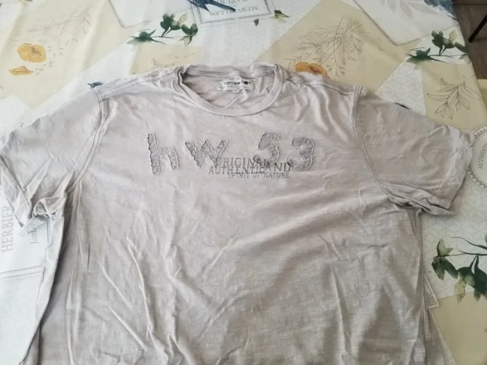 Tee shirt