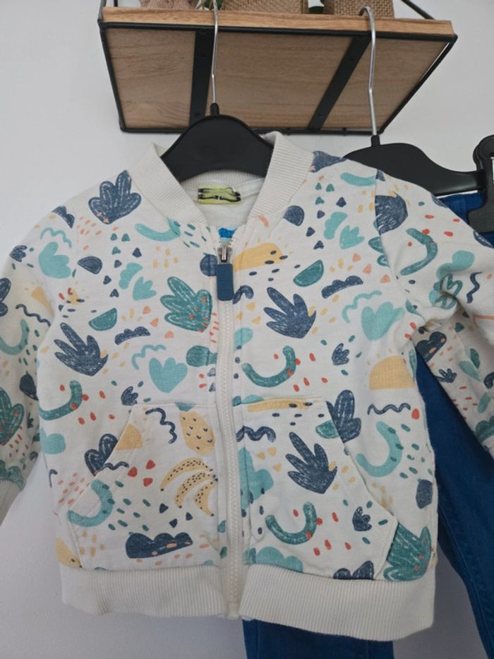 Ensemble veste et jean/ TAO et Gemo 12 mois 👦 - photo numéro 2