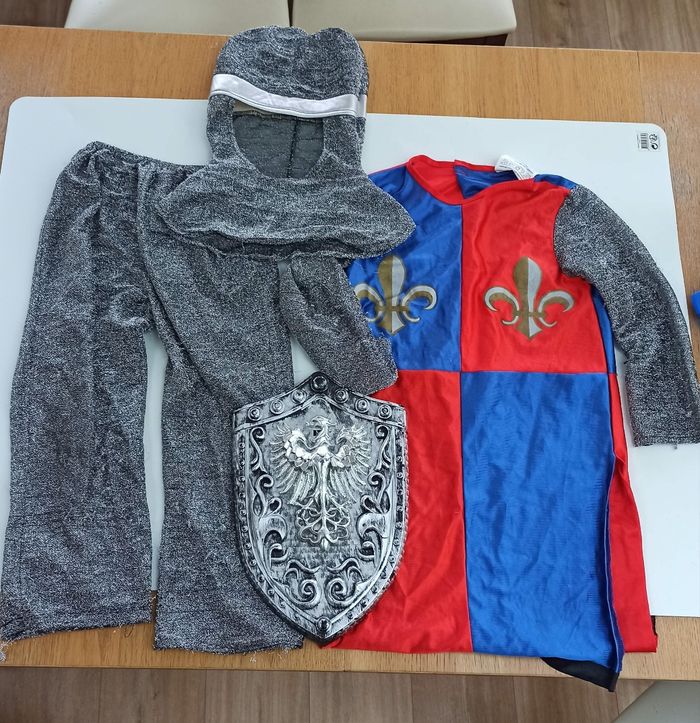 7-9 ans costume de chevalier avec heaume et bouclier - photo numéro 2