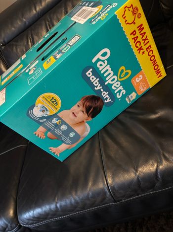 Pack Pampers baby dry taille 3. (136 couches)