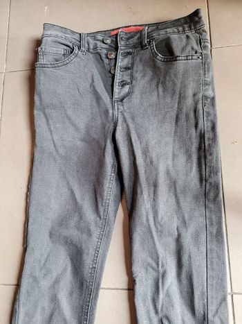 Jean a boutons  taille 34 jennyfer