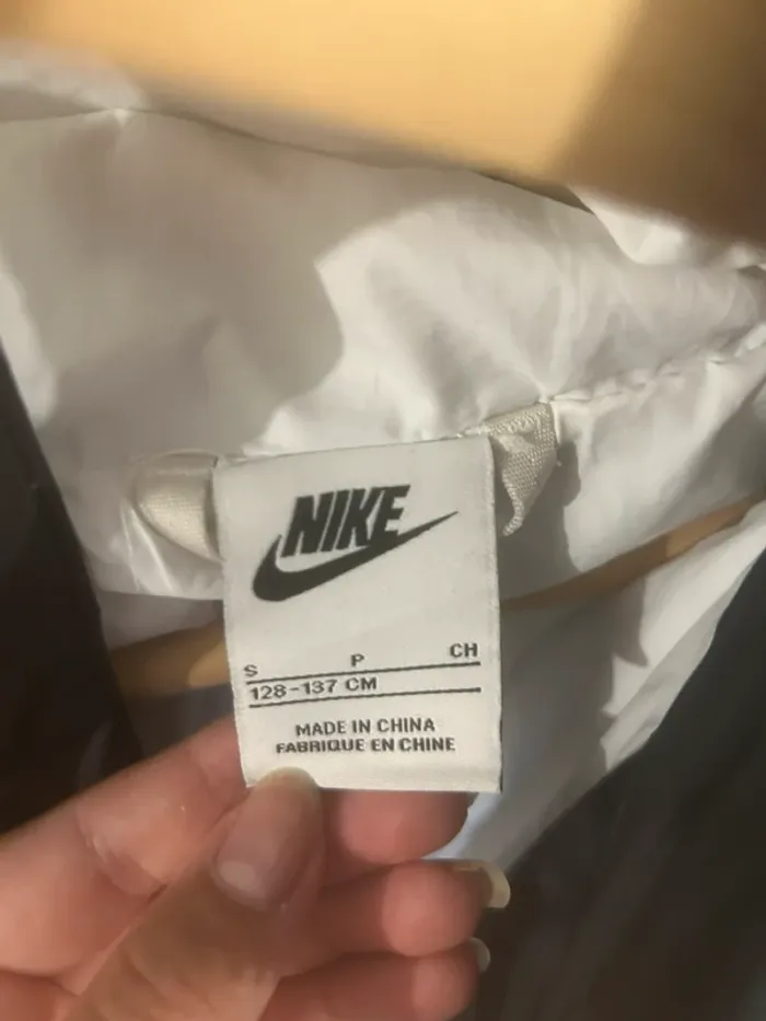 Doudoune Nike fille 8 10 ans - photo numéro 3