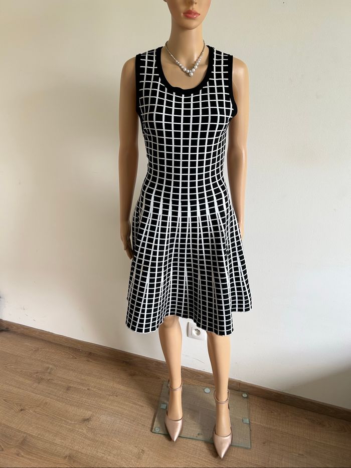 Robe noire et blanche sans manches Molly Bracken taille 2 TBE - photo numéro 3