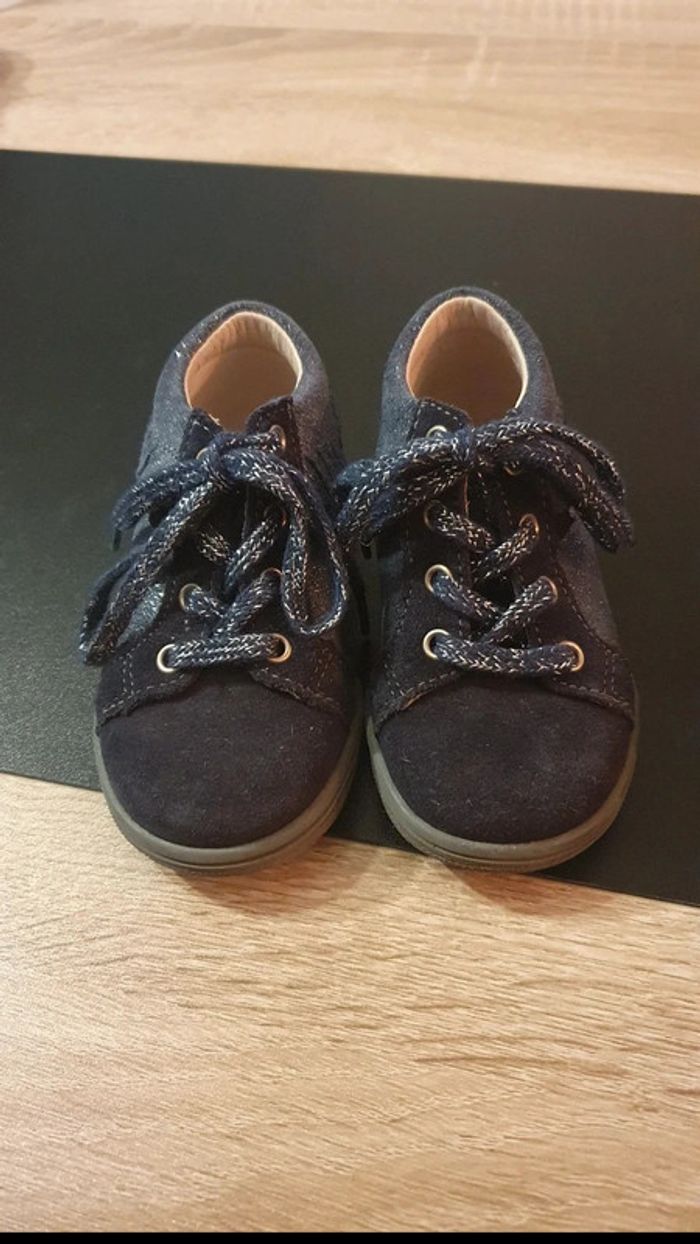 Lot de 2 paires de chaussures pointure 21 - photo numéro 2