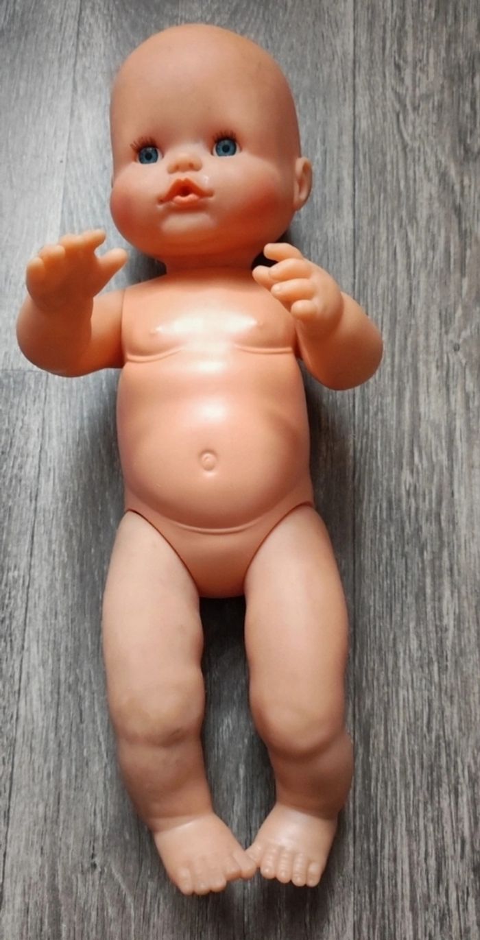 Bébé sans vêtement