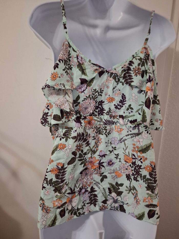 Blouse cache cœur  kiabi taille 36 fleuri en très bon état - photo numéro 3