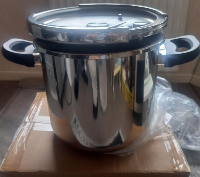 Autocuiseur en acier inoxydable 8 L convient pour cuisinière a gaz , les plaques induction - photo numéro 2