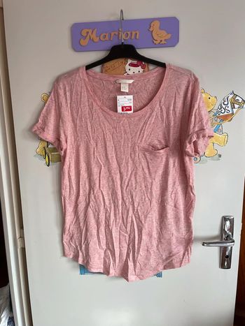 Tee shirt à manches courtes rose à points multicolores, taille Xs, marque H&M.