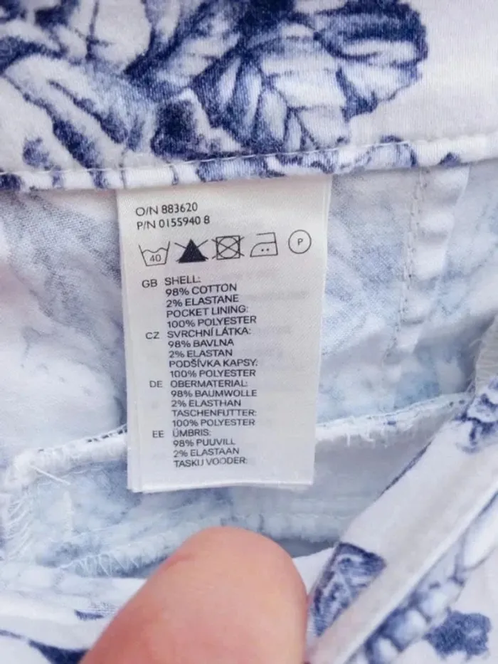 Short blanc et bleu fleuri H&M taille EUR S 36 - photo numéro 4