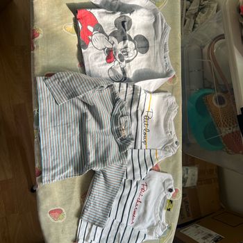 Lot de 4 teeshirt manche longue pour bébé en taille 1 mois