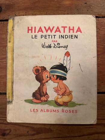 Livre album ancien vintage Hiawatha le petit indien Walt Disney les albums roses Hachette