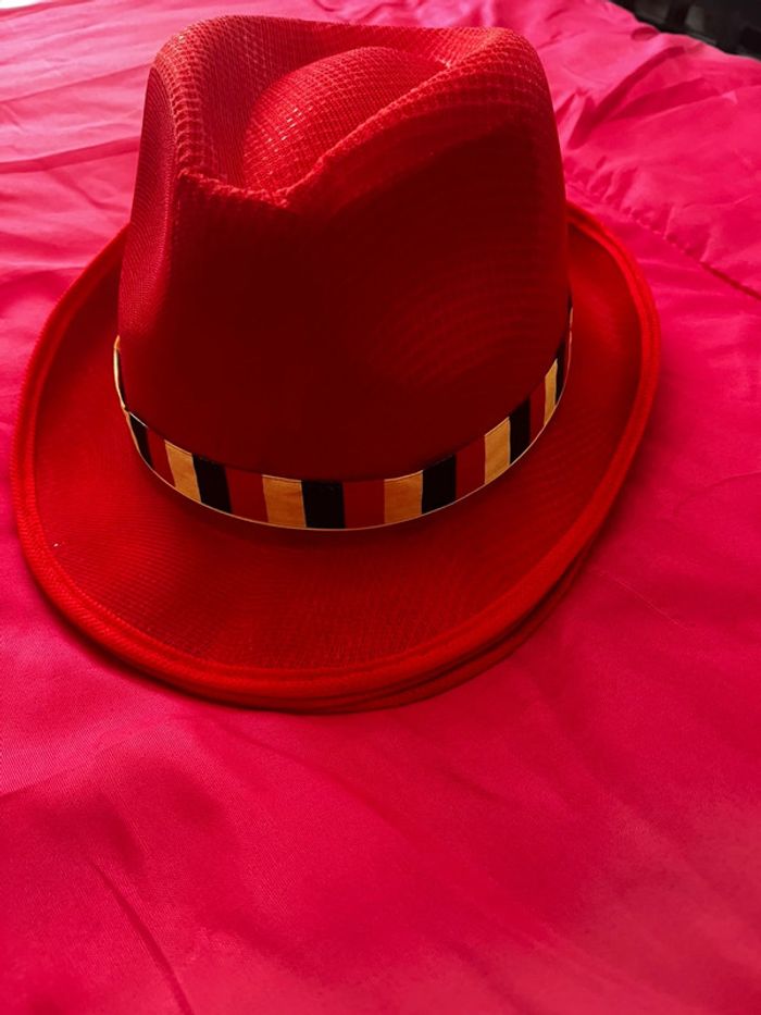 Queue de charrue chapeau rouge