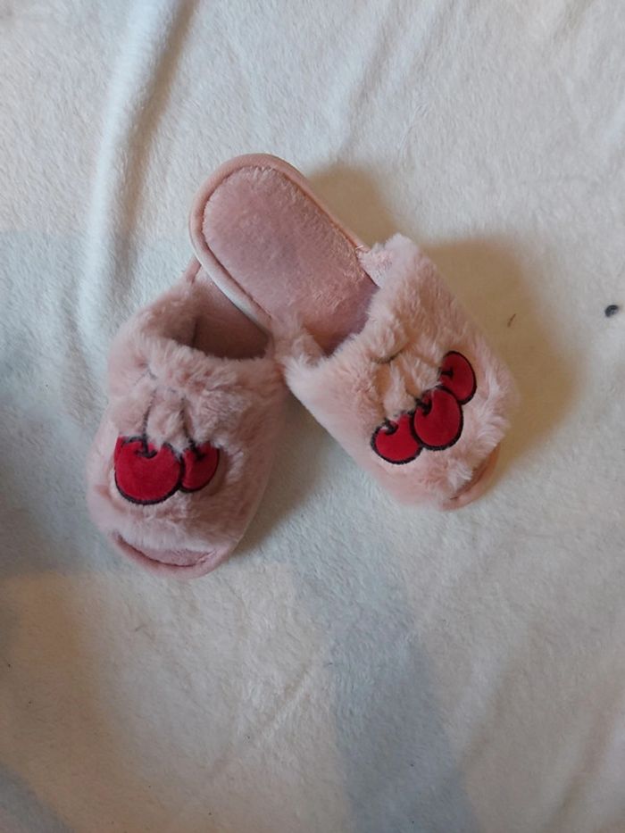 Pantoufle femme neuve - photo numéro 3