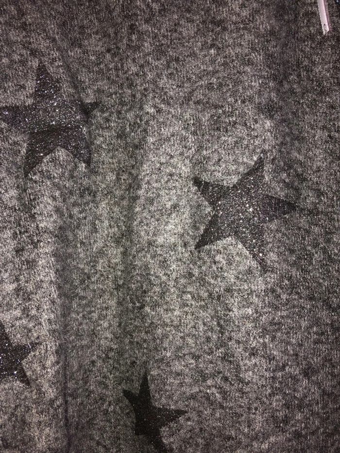 Pull gris étoiles taille unique neuf avec étiquette - photo numéro 3