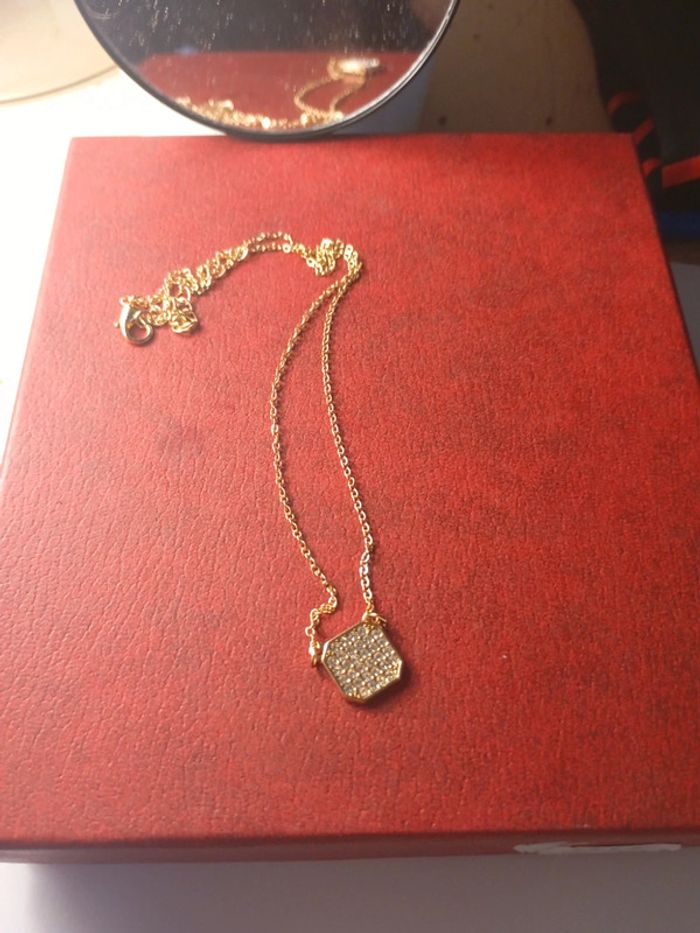 Petit collier fantaisie strass
