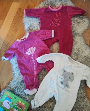 Lot 3 dors bien 1mois fille