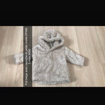 Pull velours beige avec capuche 3 mois