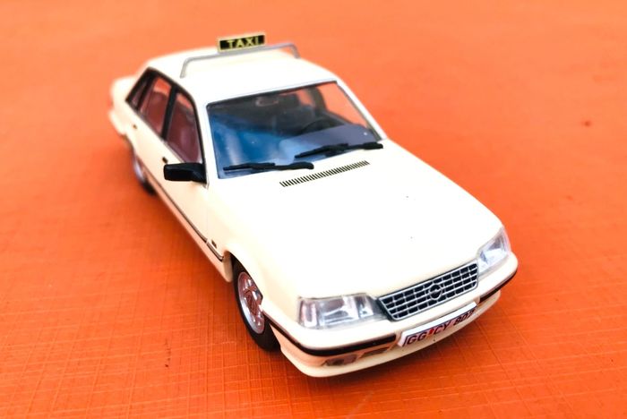Voiture miniature Opel Senator Taxi - photo numéro 2