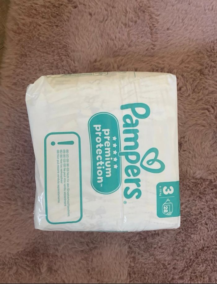 Couches Pampers lot