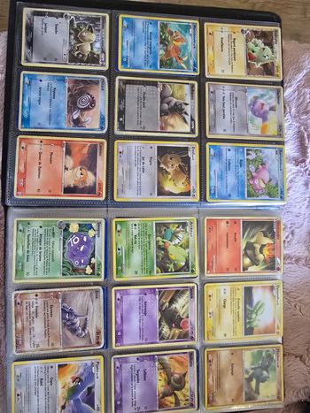 Cartes pokemons (envoie en Privée d'une page supplémentaire comprise dans le lot si intéressé)