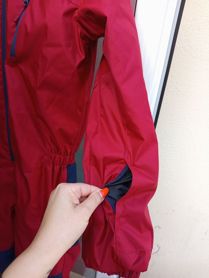Combinaison de ski Wedze rouge et bleu – chaud et imperméable
14 ans / 164 cm·Très bon état·Decathl - photo numéro 3