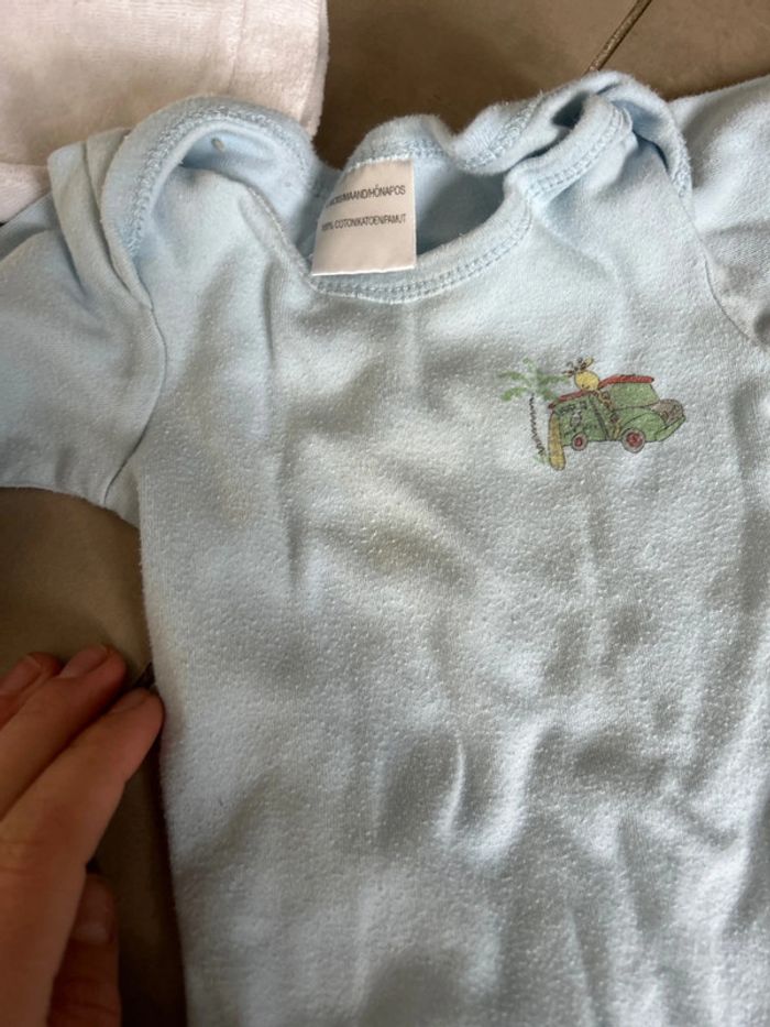 Lot 6 mois pyjamas et bodies - photo numéro 4