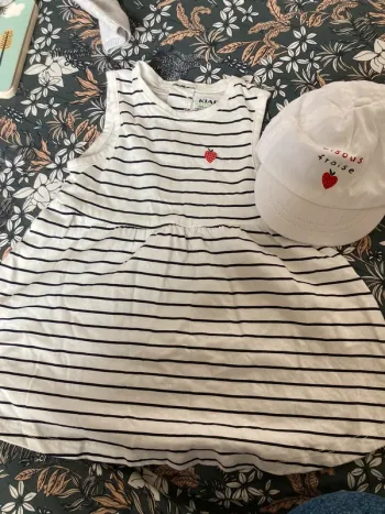 Robe - et casquette 6 mois