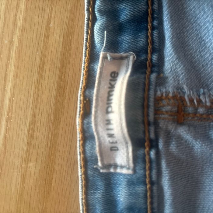 Jeans troué - photo numéro 2