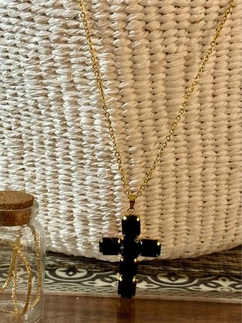 Collier réglable acier inoxydable or grosse croix pavé multi facettes noir