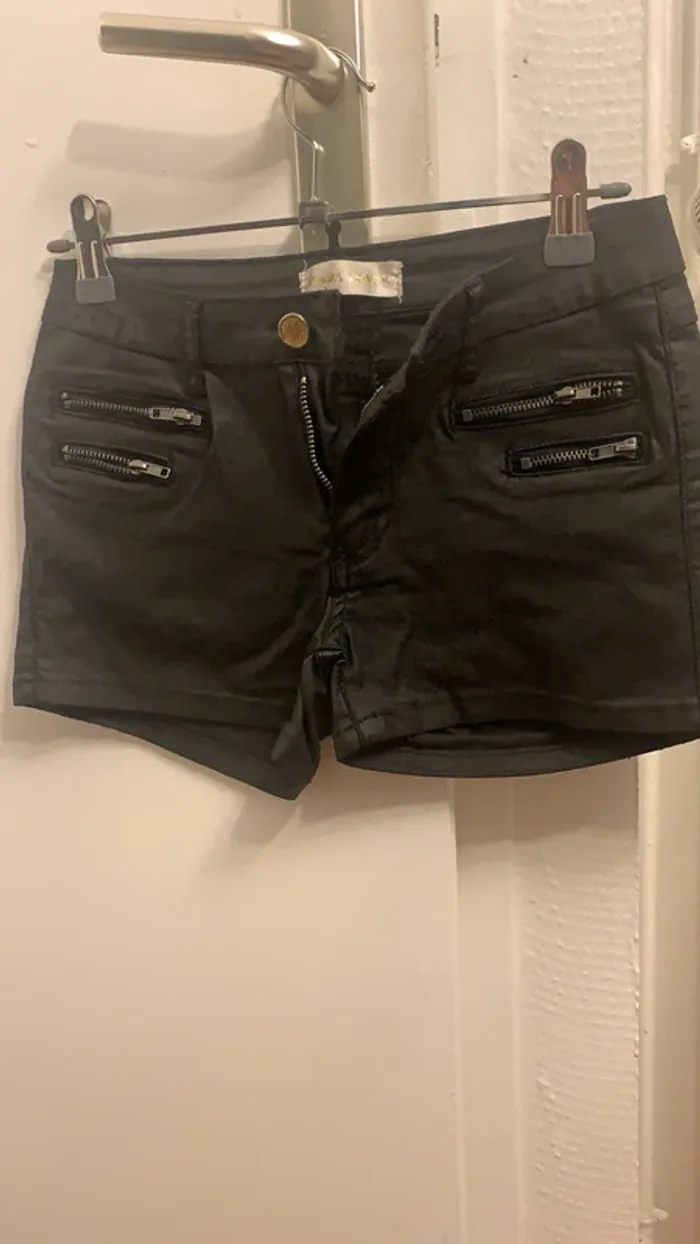 Short faux cuir