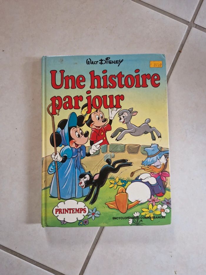 Livre collection disney une histoire par jour - photo numéro 2