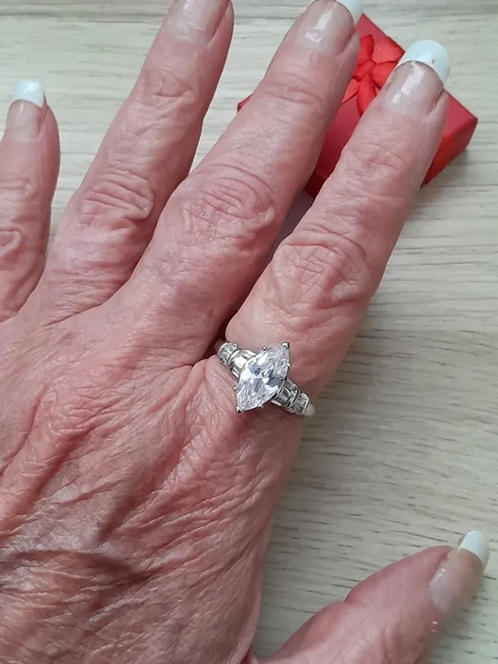 Bague avec pierre (coupe marquise) couleur argentée taille 60 - photo numéro 5