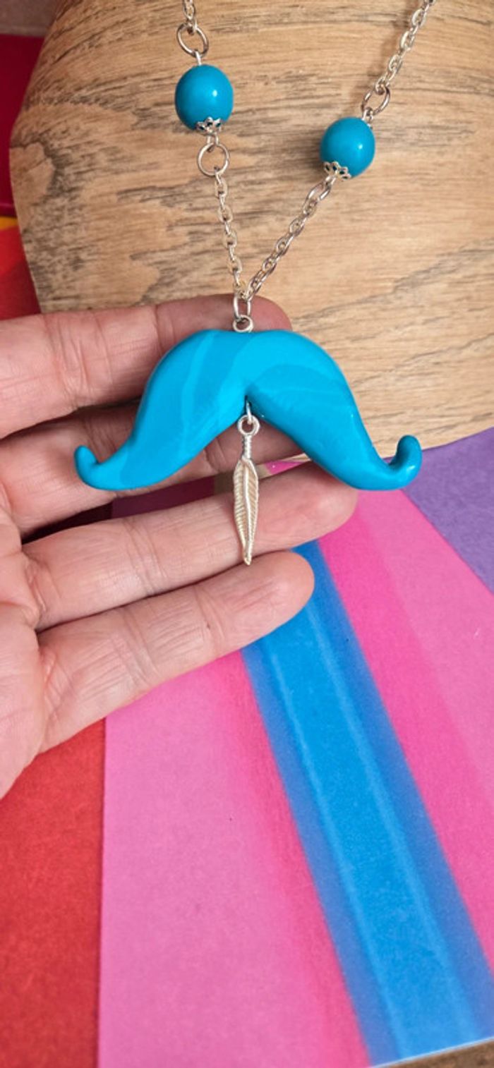 Collier sautoir moustache turquoise fimo - photo numéro 4